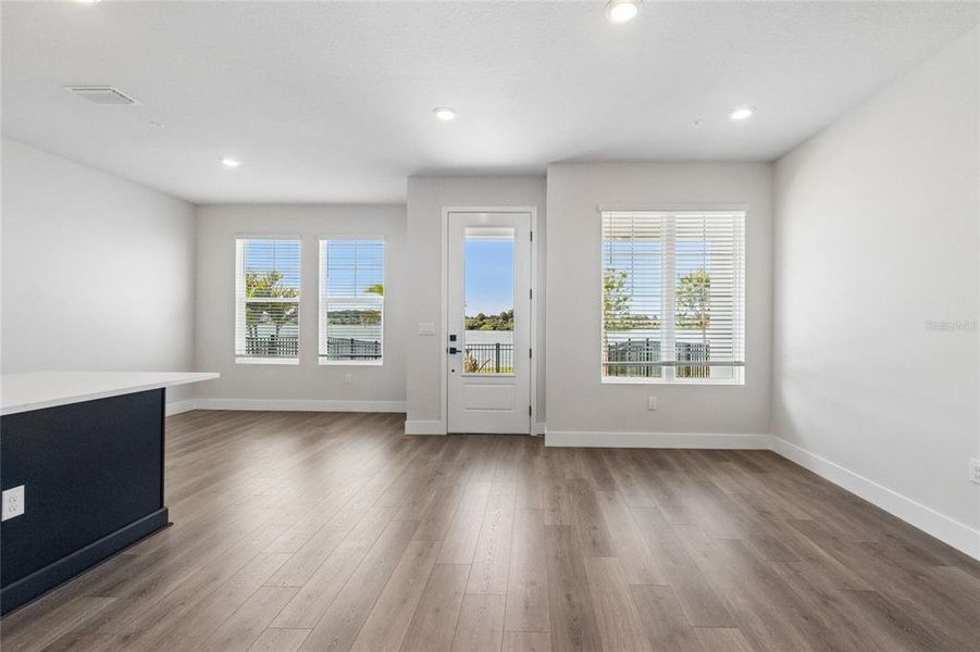 Spacious, unfurnished interior of a new home in , Sarasota (Image 18).
