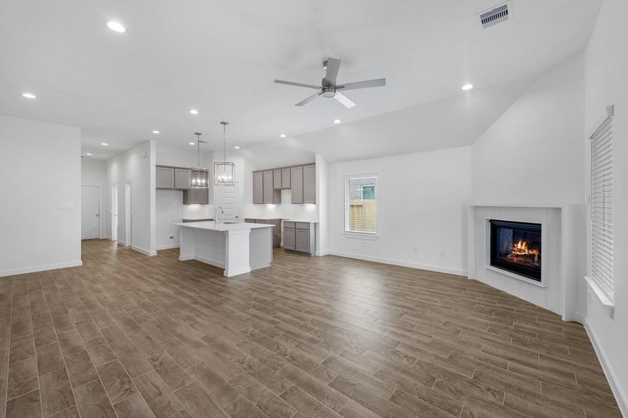 Spacious, unfurnished interior of a new home in Briarwood Crossing, Rosenberg (Image 15).