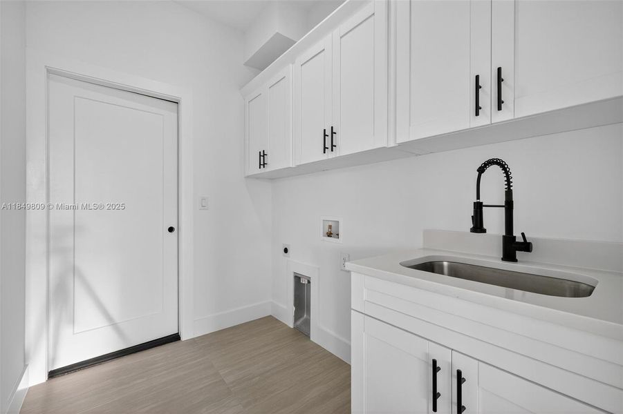 Furnished interior view inside a new home in , Lehigh Acres (Image 3).