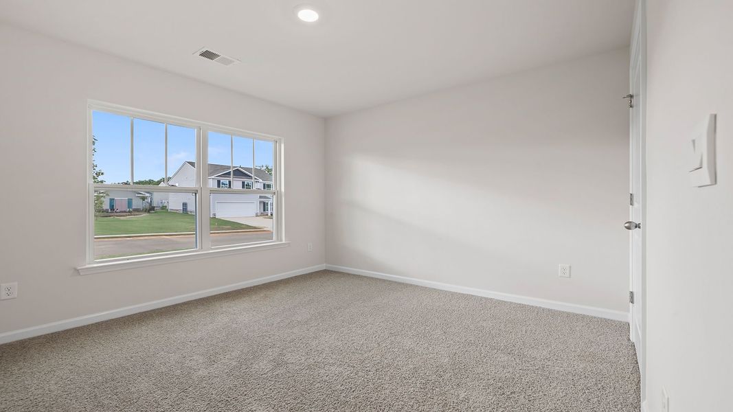 Spacious, unfurnished interior of a new home in Cedar Gap, Fountain Inn (Image 14).