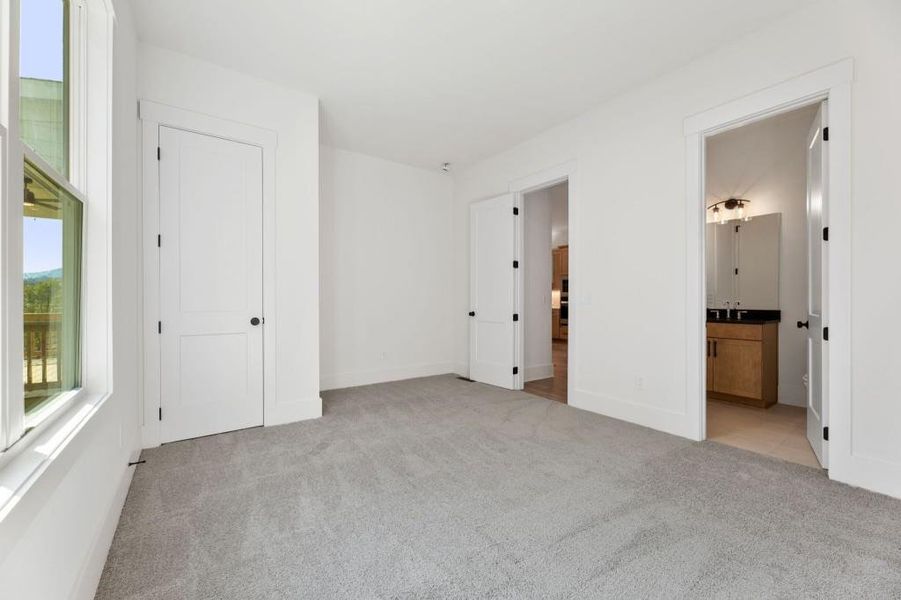 Spacious, unfurnished interior of a new home in Hillshire, Cumming (Image 18).