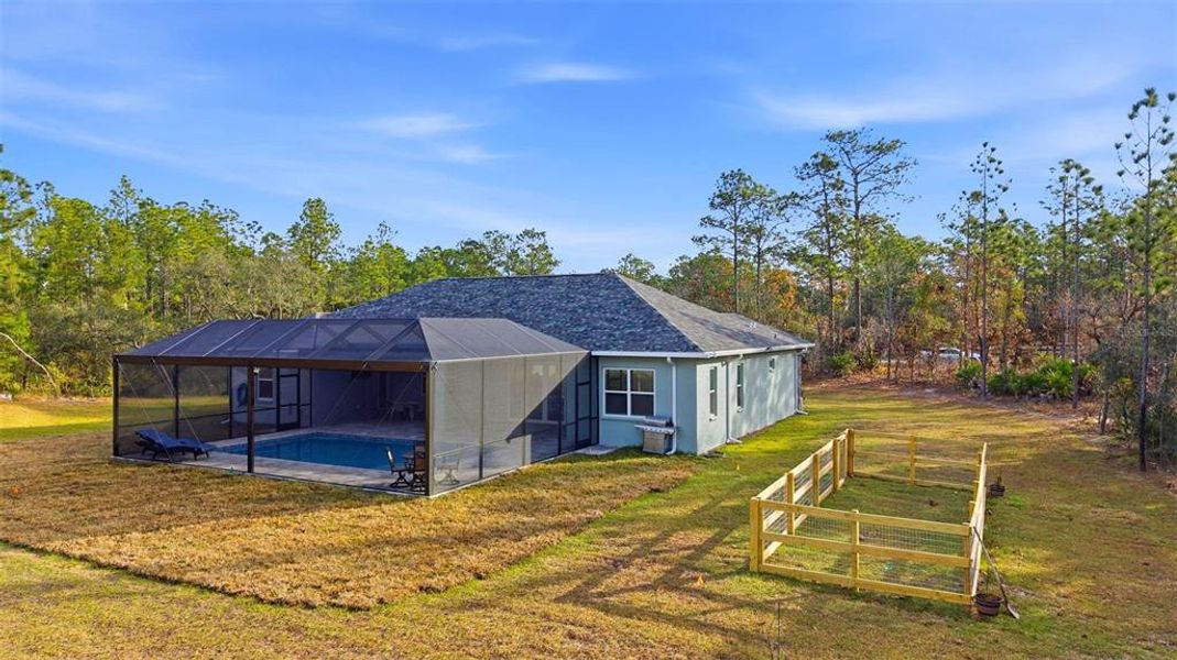 Exterior details and patio area of a home in , Beverly Hills (Image 40).