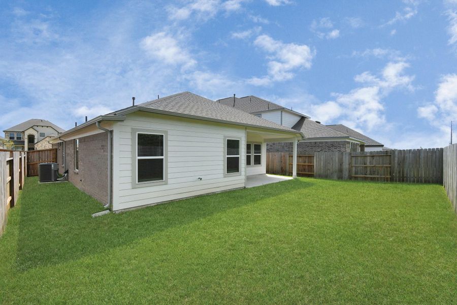 Discover the charm of this spacious backyard featuring a delightful covered patio. With ample room for both play and relaxation, it's the perfect outdoor haven. Tailor this space to your liking with patio furniture, a BBQ pit, and more. The potential for creating your dream outdoor living area is limitless!