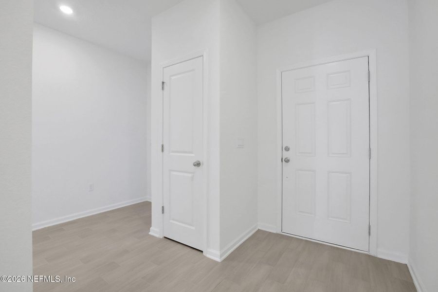 Spacious, unfurnished interior of a new home in Amberly, Green Cove Springs (Image 17).