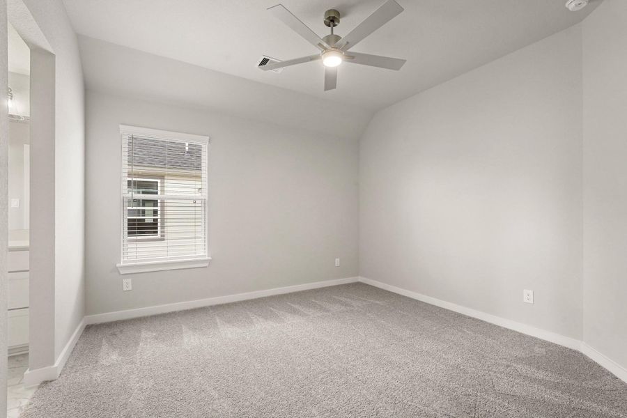 Spacious, unfurnished interior of a new home in Briarwood Crossing, Rosenberg (Image 17).