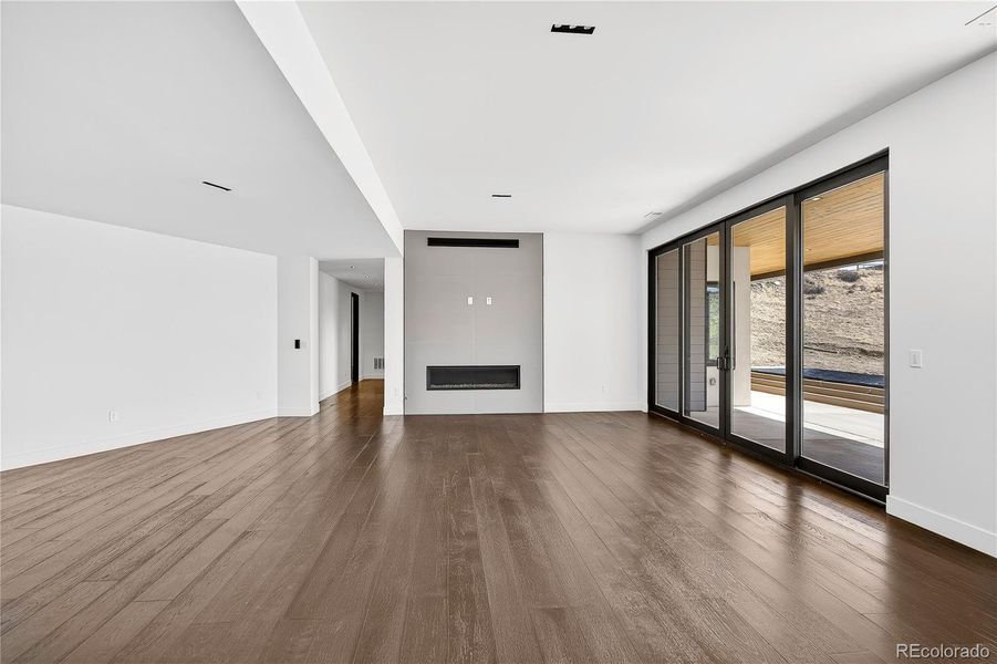 Spacious, unfurnished interior of a new home in , Golden (Image 38).