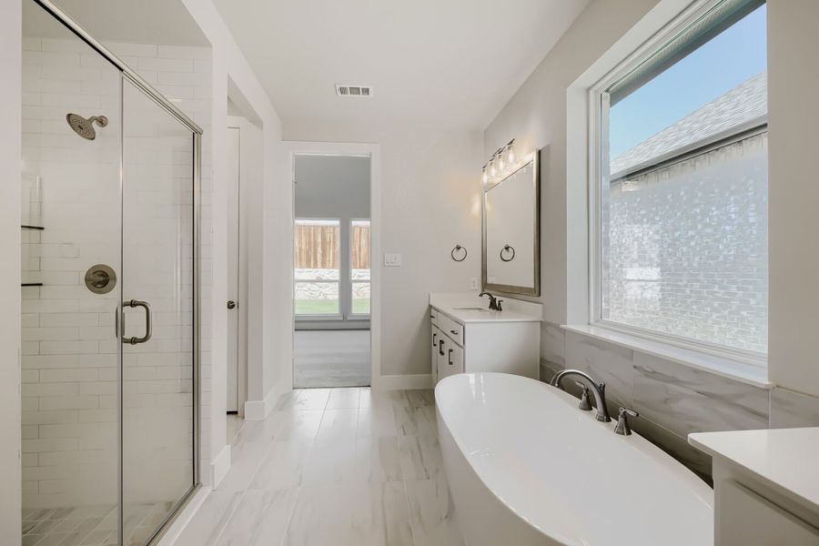 4407 Windy - Primary Bathroom 4407 Windy - Primary Bathroom