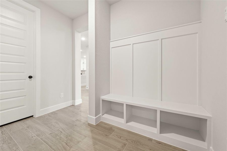 Representative image. Features, selections and colors may vary. Representative image. Features, selections and colors may vary.