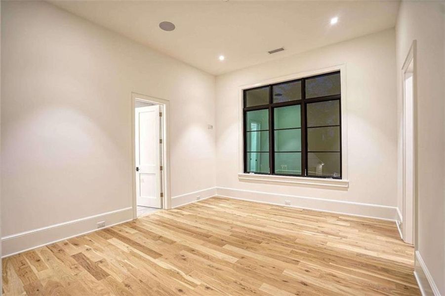 Spacious, unfurnished interior of a new home in , Sandy Springs (Image 14).