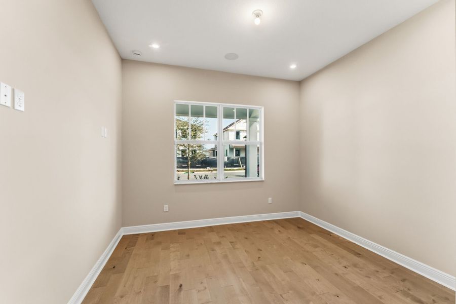Spacious, unfurnished interior of a new home in Newfield - Rosette Park, Palm City (Image 21).