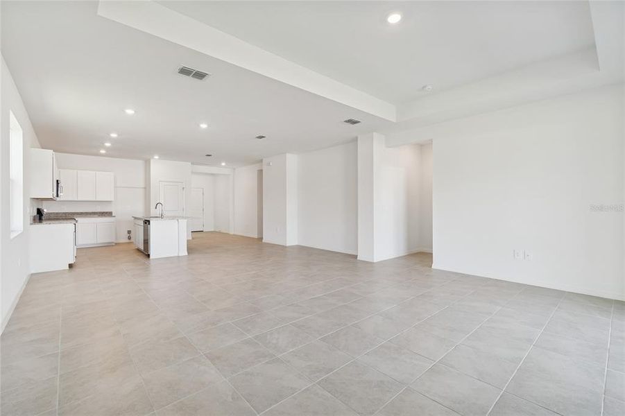Spacious, unfurnished interior of a new home in Southpointe, Palmetto (Image 23).