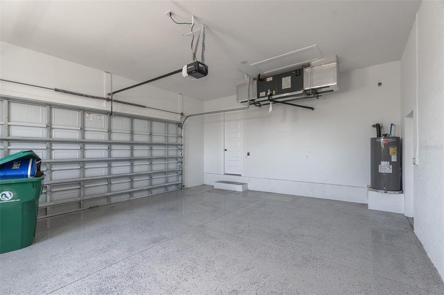 Spacious, unfurnished interior of a new home in , Port Charlotte (Image 25).