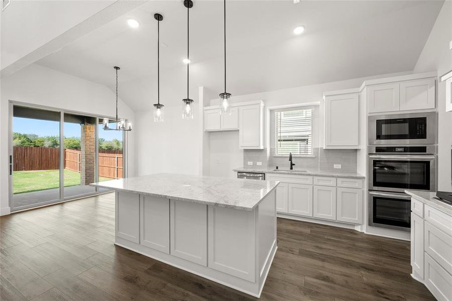 1825 River Hills Kitchen2