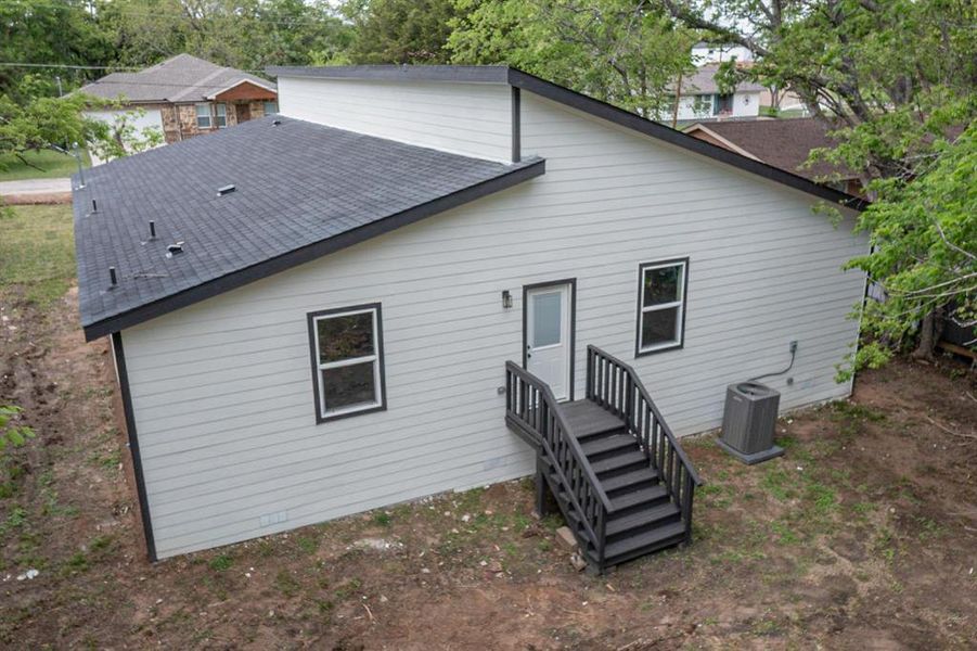 Exterior details and patio area of a home in , Seagoville (Image 4).