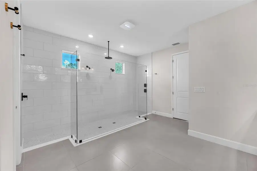 Spacious, unfurnished interior of a new home in , Wesley Chapel (Image 22).