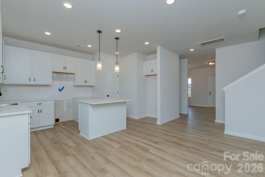 Spacious, unfurnished interior of a new home in Cedar Meadows, Monroe (Image 15).