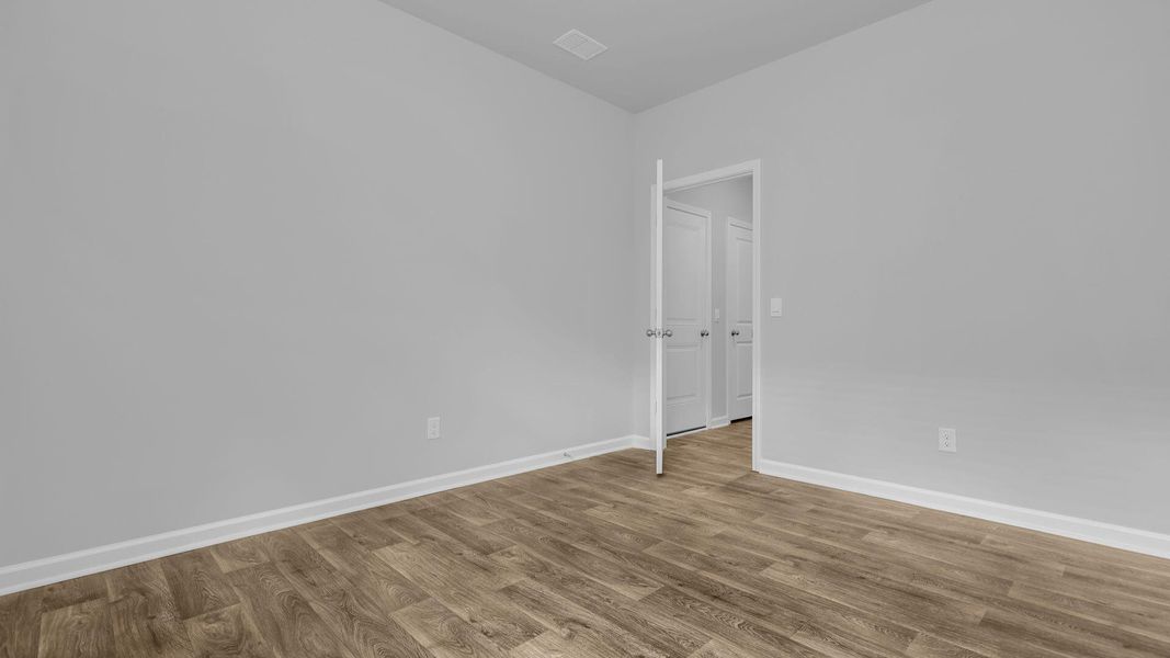 Spacious, unfurnished interior of a new home in Sheep Island, Summerville (Image 23).