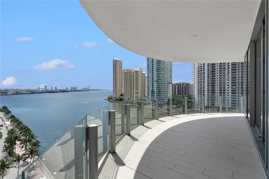 Condo located in Miami, FL showcasing its design and architecture (Image 3).