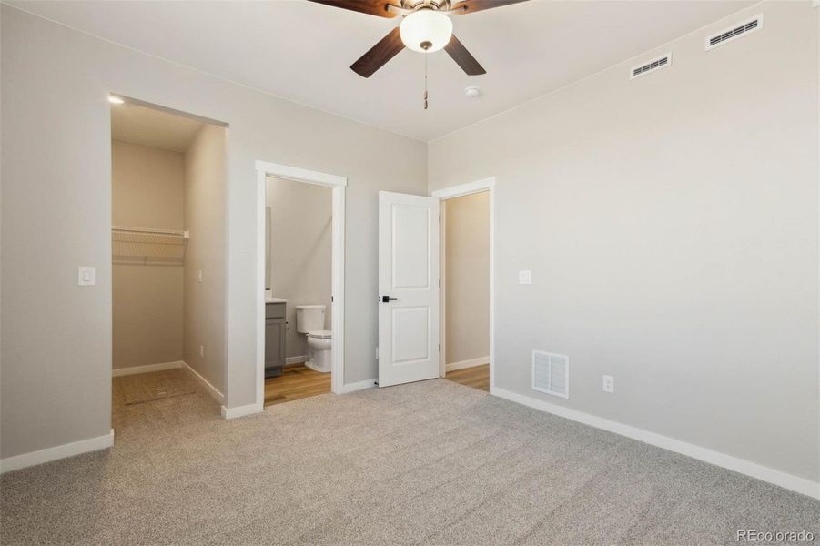 Spacious, unfurnished interior of a new home in Second Creek Farm, Commerce City (Image 12).