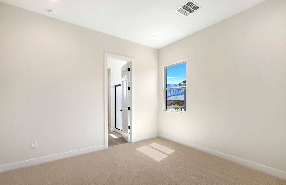 Spacious, unfurnished interior of a new home in Vistoso Canyon Estates, Oro Valley (Image 32).