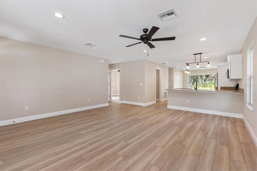 Spacious, unfurnished interior of a new home in , Bushnell (Image 16).
