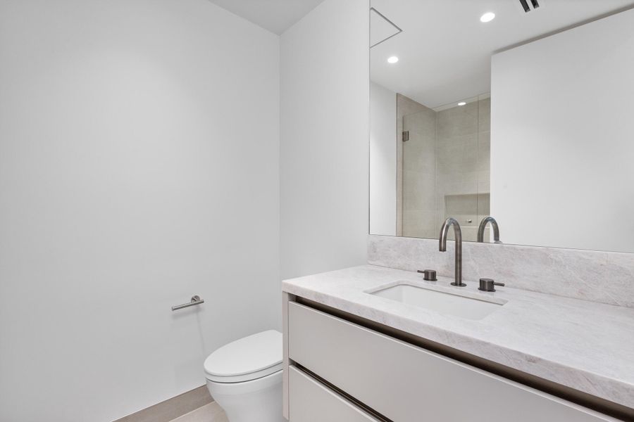 Guest Suite Bathroom