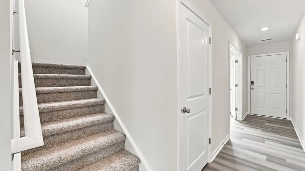 Spacious, unfurnished interior of a new home in Lakestone, Woodruff (Image 24).