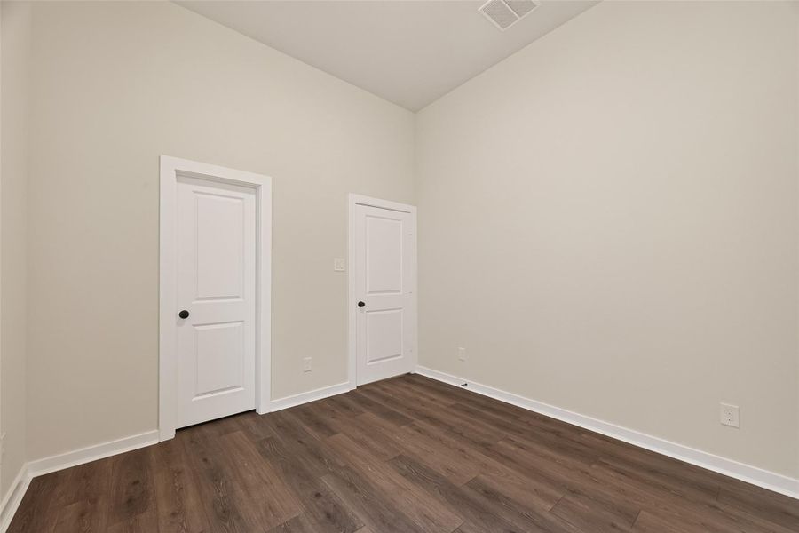 Middle bedroom, another view.