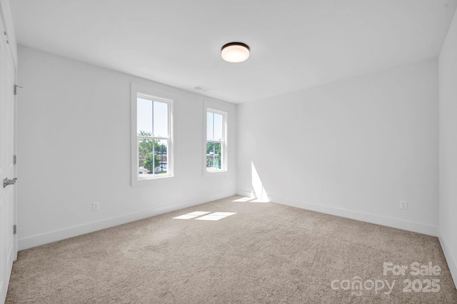 Spacious, unfurnished interior of a new home in , Davidson (Image 9).
