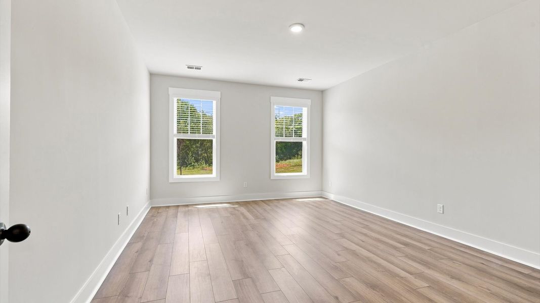 Desirable primary suite layout with spacious en suite bath in a proven, established community at Fox Hollow
