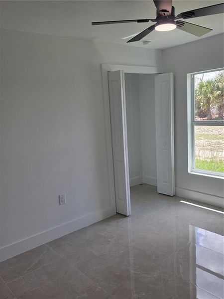 Spacious, unfurnished interior of a new home in , Cape Coral (Image 37).