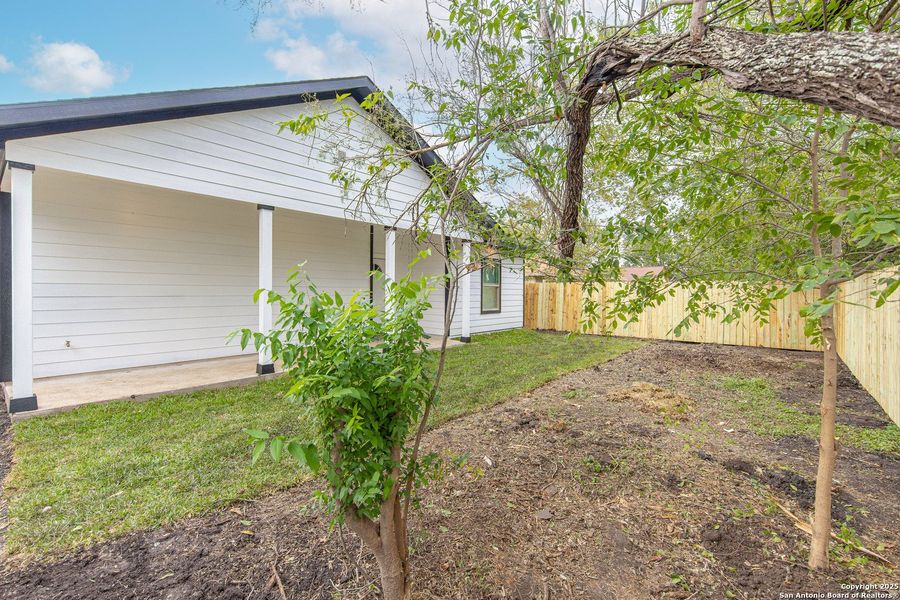 Exterior details and patio area of a home in , San Antonio (Image 18).
