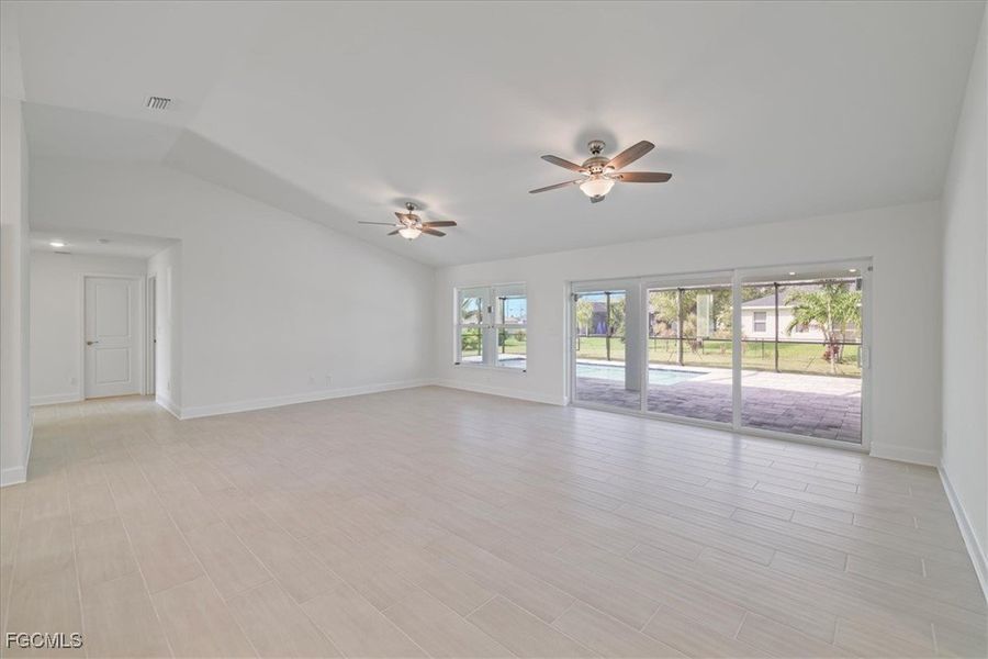 Spacious, unfurnished interior of a new home in Cape Coral, Cape Coral (Image 16).