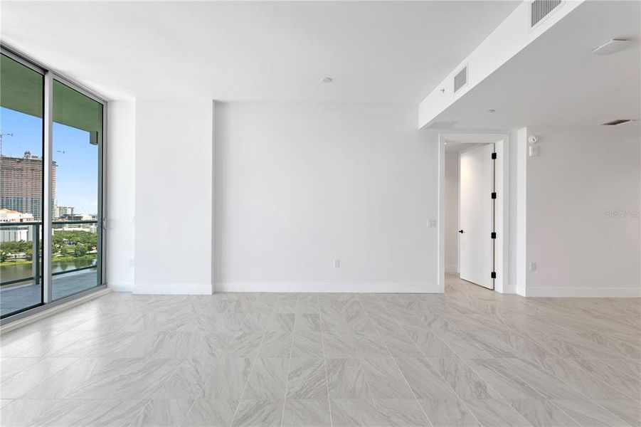 Spacious, unfurnished interior of a new home in , St. Petersburg (Image 67).