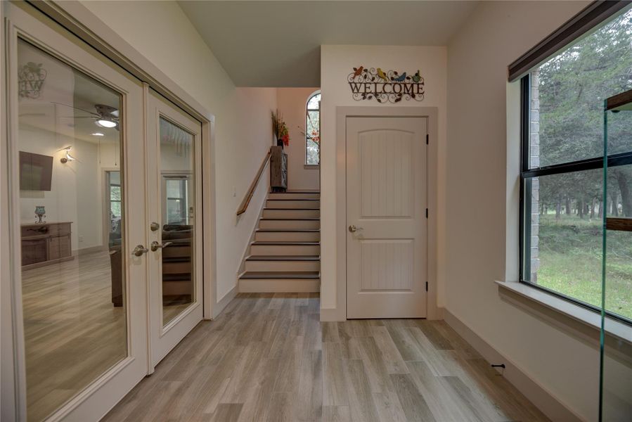 Entry/Foyer Entry/Foyer