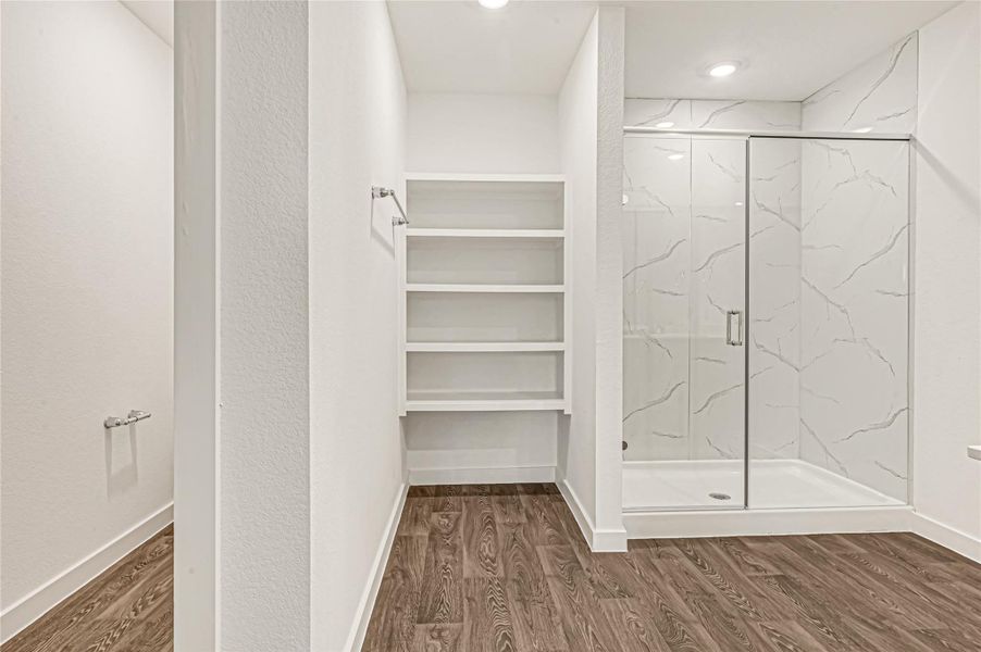 Spacious, unfurnished interior of a new home in Holly Ridge, Rosenberg (Image 36).