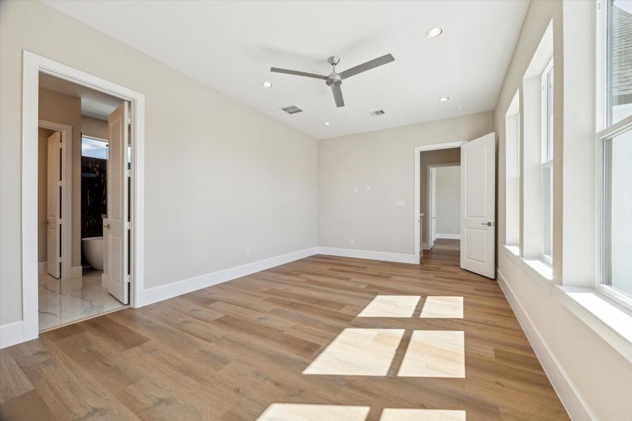 Spacious, unfurnished interior of a new home in , Houston (Image 18).