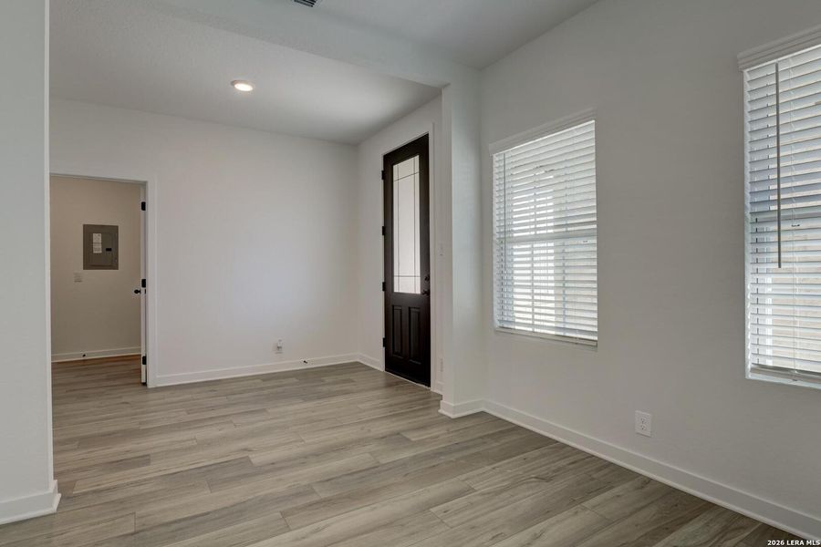 Spacious, unfurnished interior of a new home in Hennersby Hollow, San Antonio (Image 19).