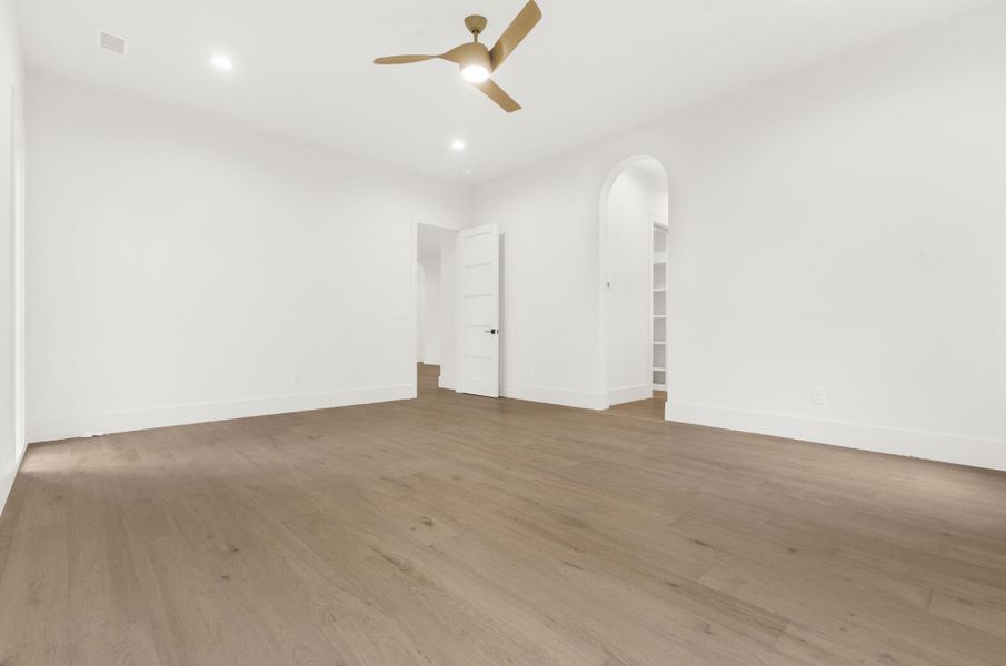 Spacious, unfurnished interior of a new home in , Mount Pleasant (Image 26).