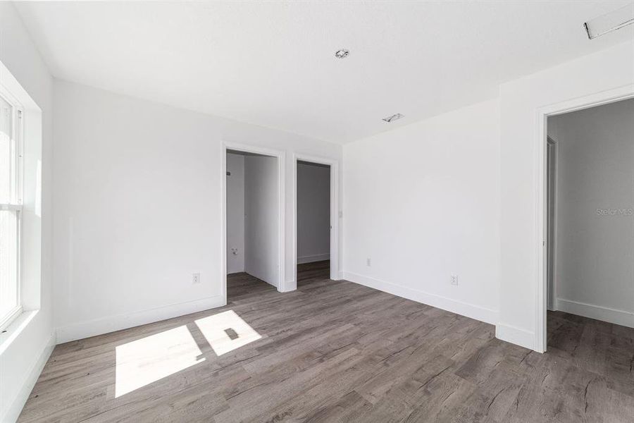 Spacious, unfurnished interior of a new home in , Ocala (Image 18).