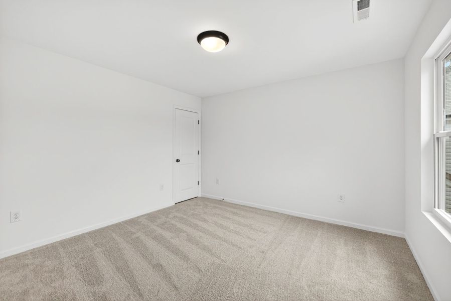 Spacious, unfurnished interior of a new home in White Oak Creek Crossing, Angier (Image 21).