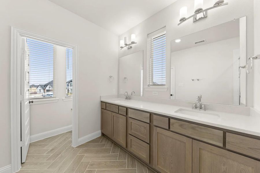 The Tessera A Primary Suite Closet
