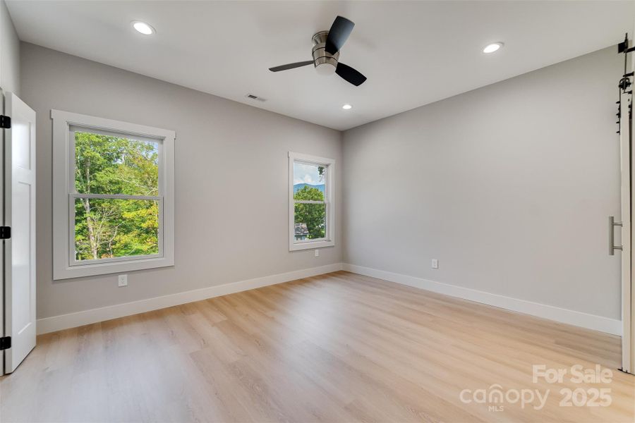 Spacious, unfurnished interior of a new home in , Clyde (Image 25).