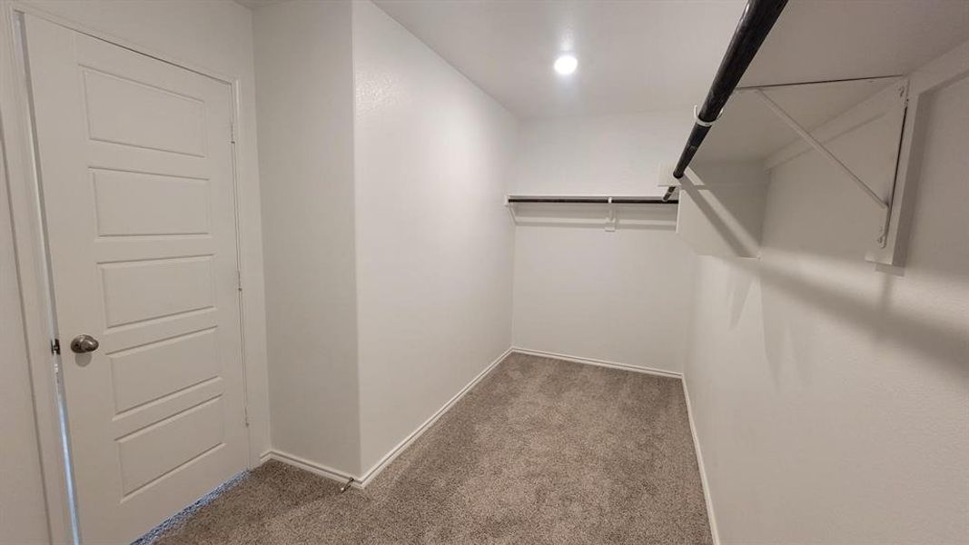 Spacious, unfurnished interior of a new home in Longhorn Estates, Fort Worth (Image 8).