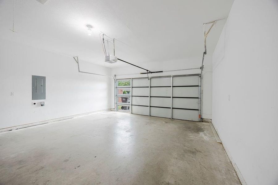 Spacious, unfurnished interior of a new home in , Fort Worth (Image 17).