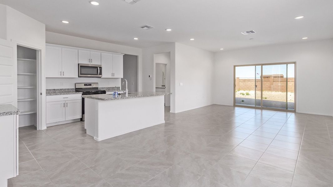 Spacious, unfurnished interior of a new home in Saguaro Bloom, Marana (Image 11).