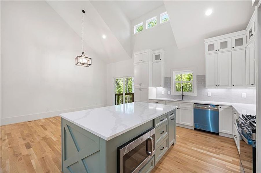 Furnished interior view inside a new home in , Cartersville (Image 5).