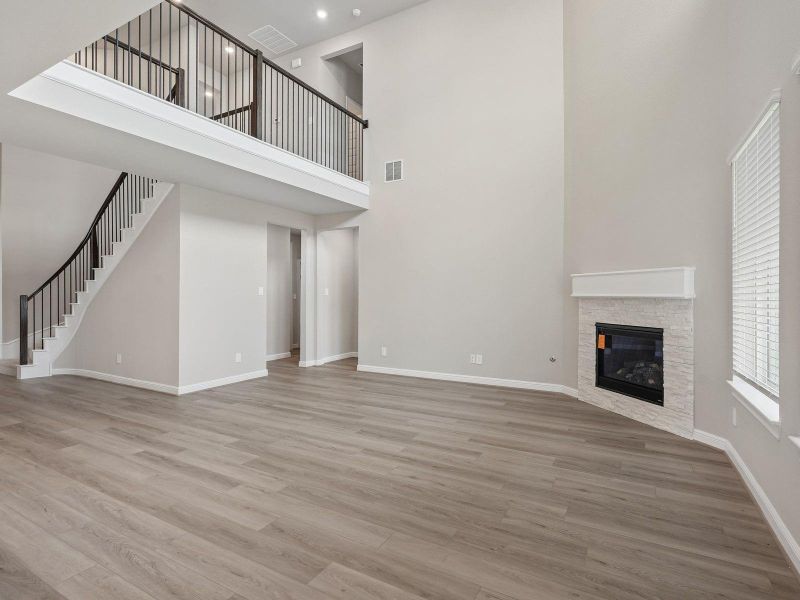 Spacious, unfurnished interior of a new home in Massey Oaks - Estate Series, Pearland (Image 44).