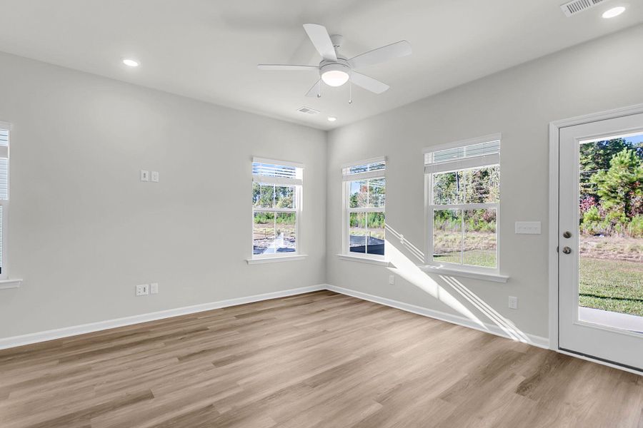 Spacious, unfurnished interior of a new home in Wildcat Chase, Summerville (Image 13).