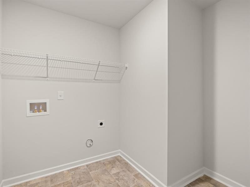 Spacious, unfurnished interior of a new home in Falcon Landing, Gainesville (Image 29).
